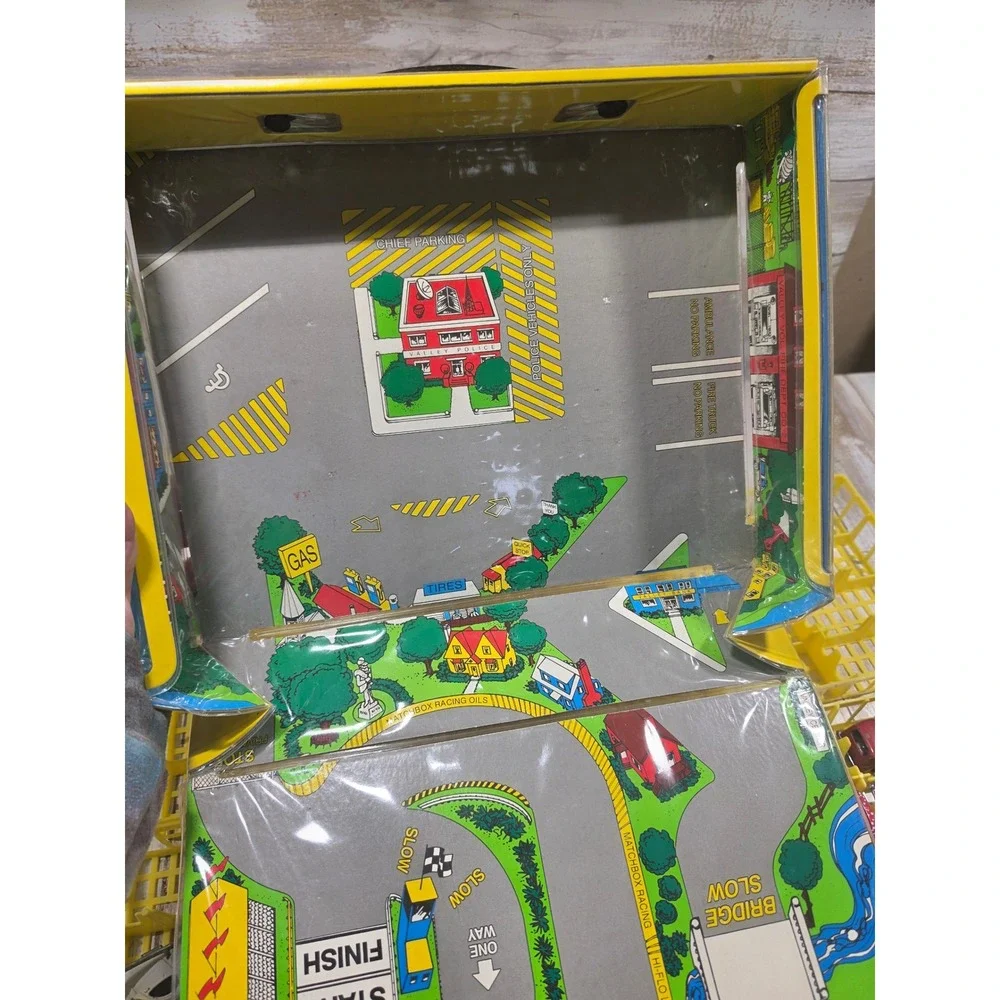 Vintage 1994‎ Matchbox Official Collectors Carry Case Playcity with Cars Lot
